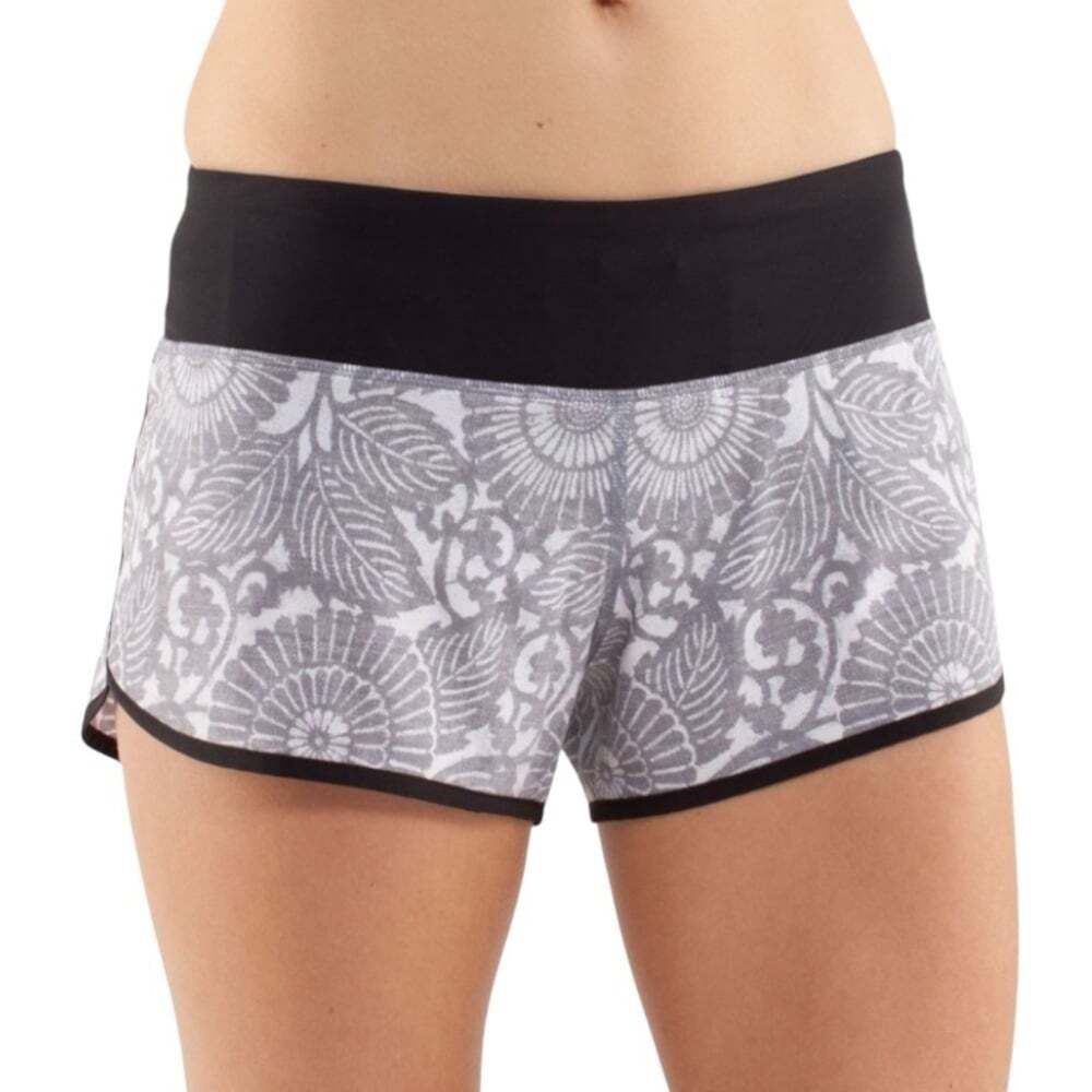 Lululemon Athletica Shorts Women’s Size 4 Ultra II. Beachy Floral White Fossil